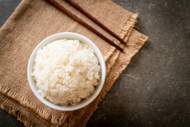 Tayland yaseminli beyaz pirinç kasesi.