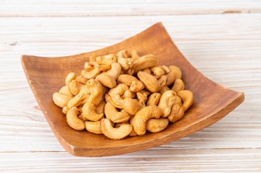 Tahta kasede fındık ve fotokopi alanı.