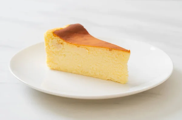 Homemade Burn Cheesecake White Plate — Stock Photo, Image