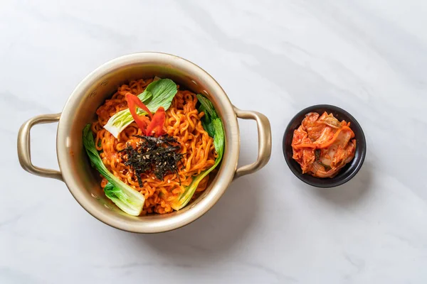 음식에 야채와 김치를 곁들인 한국식 — 스톡 사진