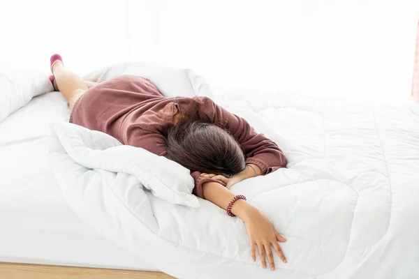 Bela Ásia Mulheres Dormir Cama Manhã — Fotografia de Stock