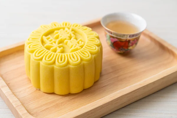 Chinese Moon Cake Custard Flavour Tea Wood Plate — Stock Photo, Image