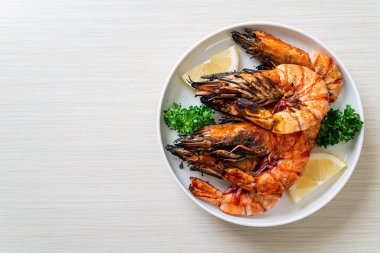 Izgara kaplan karidesi ya da limonlu karides.