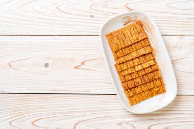 tabakta kalamar deniz ürünleri atıştırması