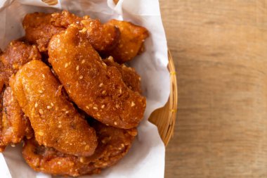 Tayland usulü susamlı kızarmış muz.