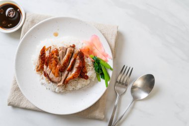 Pirinçli ızgara ördek.