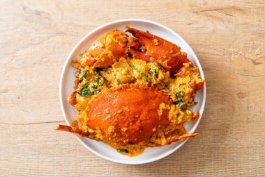 Köri tozuyla kızartılmış yengeç - Deniz ürünleri tarzı