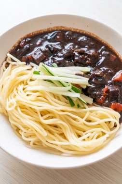 Jajangmyeon ya da JJajangmyeon, Kore Gıda Stili olan Kore eriştesidir.