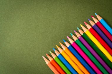 kopyalama alanı olan yeşil arkaplan üzerindeki renk kalemi