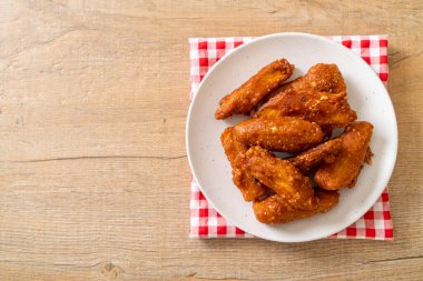 Kızarmış patates. Susamlı. Tayland usulü.