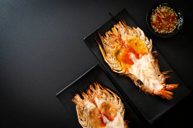 Izgara Taze Dev Nehir Karidesi Baharatlı Deniz Ürünleri Soslu