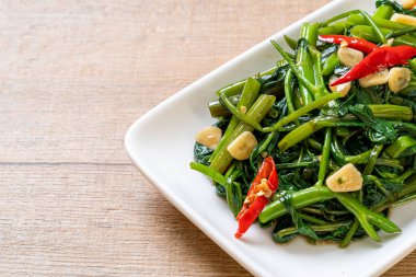 Karıştırılmış Çin Sabah Zaferi ya da Su Ispanağı - Asya usulü