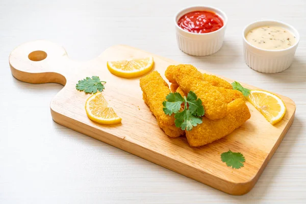 Gebratene Fischstäbchen Oder Pommes Frites Fisch Mit Sauce — Stockfoto