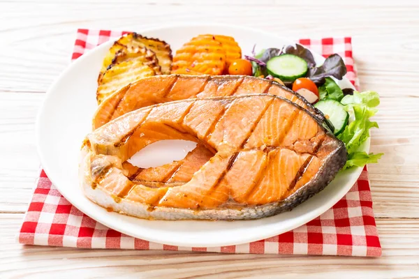 Double Grilled Salmon Steak Fillet Vegetable — Stock Photo, Image