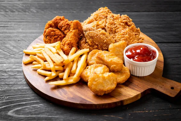 Pollo Frito Con Papas Fritas Nuggets Comida Chatarra Comida Poco — Foto de Stock