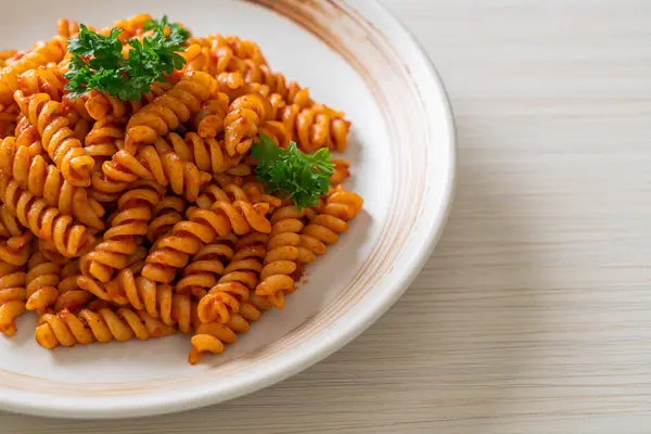 Spiraal Spirali Pasta Met Tomatensaus Peterselie Italiaanse Keuken — Stockfoto