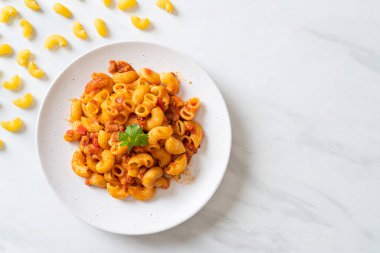 Domates soslu makarna ve kıymalı domuz eti, Amerikan usulü pirzola, Amerikan usulü gulaş.