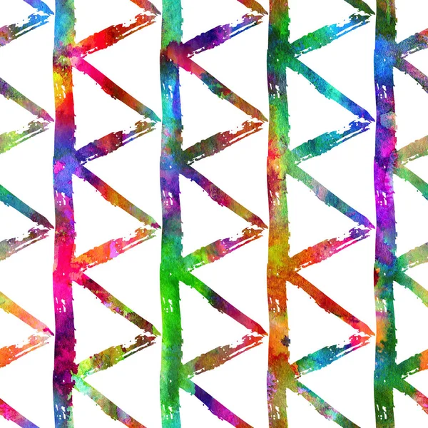 Varrat nélküli mintát ecsettel színes háromszög. Szivárvány színű, fehér háttér. Kézzel festett textúra grange. Tinta geometriai elemek. Modern divat-stílus. Fantasy végtelen kockás szövetből nyomtatási. Akvarell — Stock Fotó