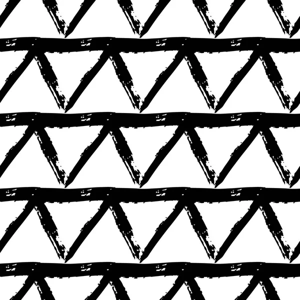 Patrón sin costura vectorial con rayas de cepillo y triángulo. Color negro sobre fondo blanco. Dibujo textura grange. Elementos geométricos de tinta. Estilo moderno de moda. Repita la impresión de ornamento de telón de fondo de tela — Archivo Imágenes Vectoriales