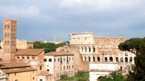 Blick auf das Kolosseum, vom avventino in seiner ganzen Pracht — Stockvideo