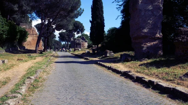 Promenade Sur Une Ancienne Route Construite Par Les Anciens Romains — Photo