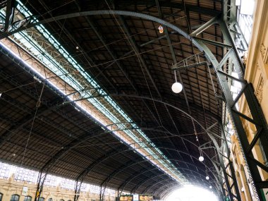 güzel dövme demir kasa Valencia-Nord istasyonunda, İspanya