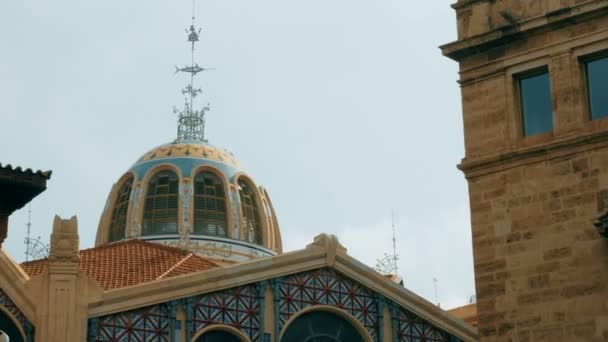 Tracking shot on dome of the central market in Valencia, Spain — Stock Video