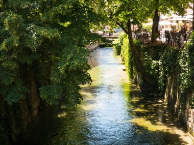 Annecy, Fransa için merkezi kanal üzerinde köprü