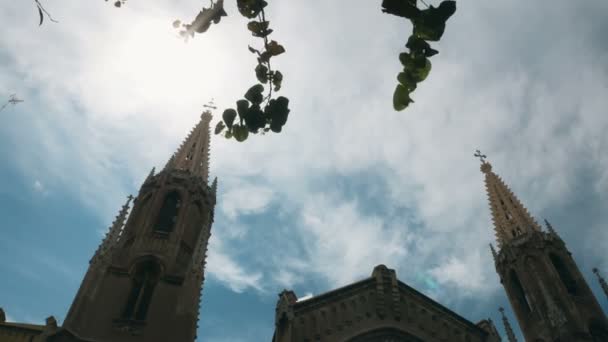 Shot śledzenia kierunku kościoła w centrum miasta Walencja, Valencia, Hiszpania — Wideo stockowe