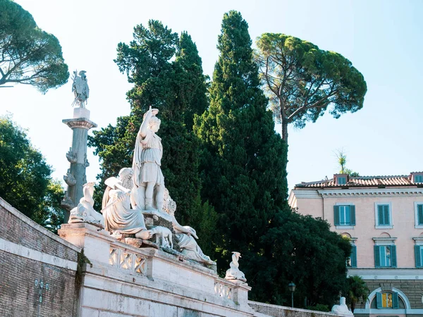 Fontänen på Piazza del Popolo Rom framför Pincio — Stockfoto