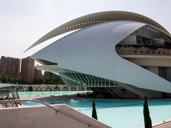 Framifrån av den fantastiska staden av vetenskap och konst av Valencia, Spanien — Stockfoto