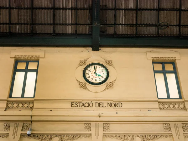 Techo de mosaico en la estación de tren norte de Valencia, España — Foto de Stock
