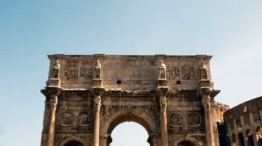 Kolezyum, Roma İtalya yakınındaki Konstantin Arch günün Hyperlapse