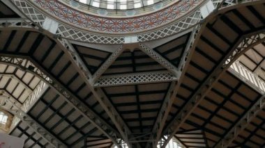 Valencia, İspanya Merkez piyasada cam kubbe ile çatı vuruşta izleme