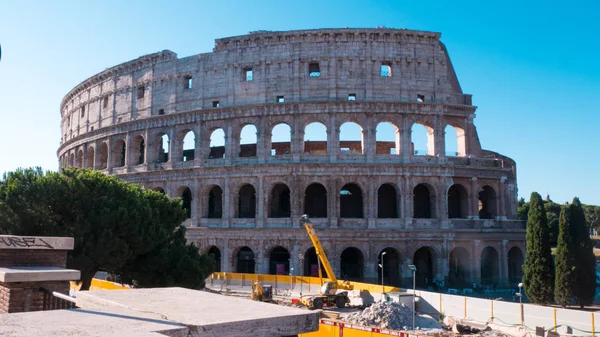 Colosseum, även känd som den flaviska amfiteatern, byggt i 70-80 Ad, Rom, Italien — Stockfoto