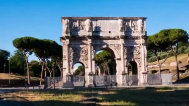 Arch Konstantin, Roma Kolezyum ve Palatine tepesi arasında yer alan, zafer takı doğru Hyperlapse.