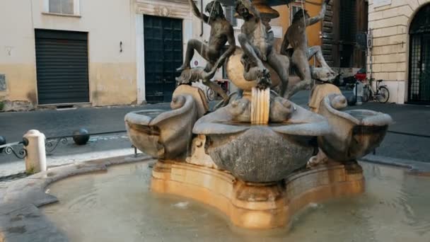 Фонтан Черепашек в центре гетто, Рим — стоковое видео