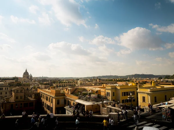 Vacker vy från Piazza di Spagna till kupolen i St. Peter Rome — Stockfoto