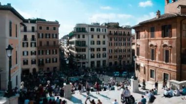 zaman atlamalı İspanyol Merdivenleri merdiven mavi gökyüzü ile