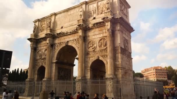 Arc de Constantin, arc de triomphe près du Colisée dans le centre de Rome — Video