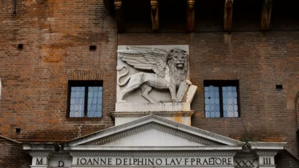 Λιοντάρι στην Piazza delle Erbe στη Βερόνα, σύμβολο της περιοχής του Βένετο — Αρχείο Βίντεο
