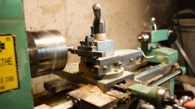 Metal, makine mekanik ve Hobiler parçaları çok hassas bir şekilde hazırlamak için çalışmaya torna