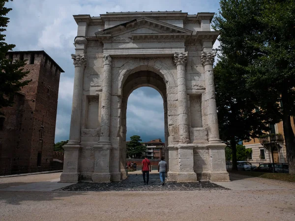 Arco dei GAVI aşk Verona, romantizm arayan turistler için hedef kentinde bulunan Roma dönemi bir zafer takı olduğunu