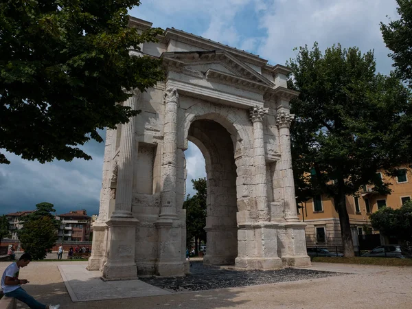 Arco dei GAVI aşk Verona, romantizm arayan turistler için hedef kentinde bulunan Roma dönemi bir zafer takı olduğunu