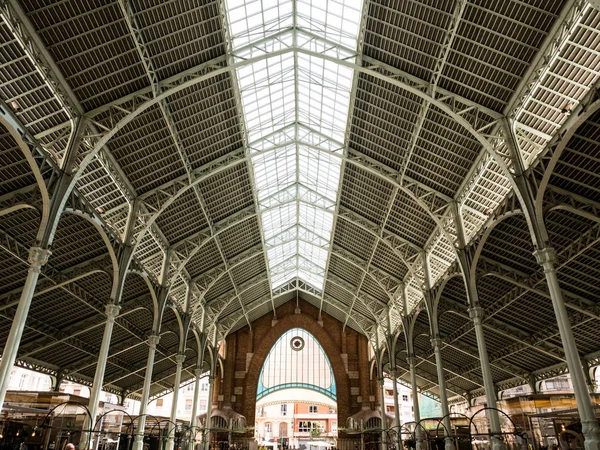 Detalles del techo del mercado de la colon Valencia, España — Foto de Stock