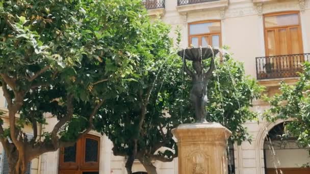 Fonte com putti no centro de Valência, Espanha — Vídeo de Stock