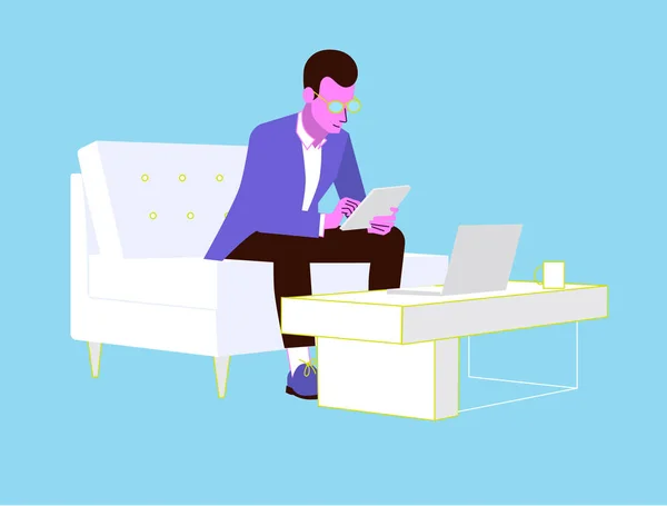 Ilustración de un hombre sentado en el sofá sosteniendo la tableta en su mano navegando por Internet —  Fotos de Stock