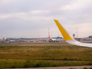 İniş pisti üzerinde inmek uçağıdır