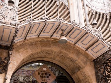 Valencia, İspanya Merkez piyasada cam kubbe ile çatı vuruşta izleme