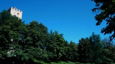 Brunico Castle View, Alto Adige bölgesinde yaz dönemi
